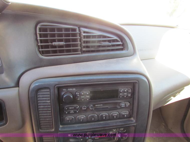 image for item H7304 1999 Ford Windstar LX van