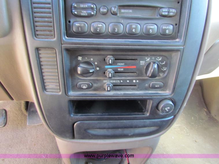 image for item H7304 1999 Ford Windstar LX van