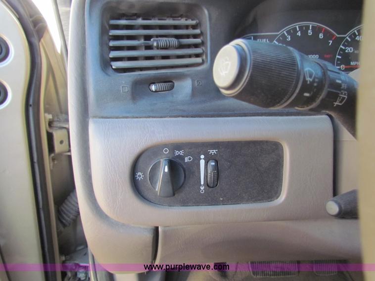 image for item H7304 1999 Ford Windstar LX van