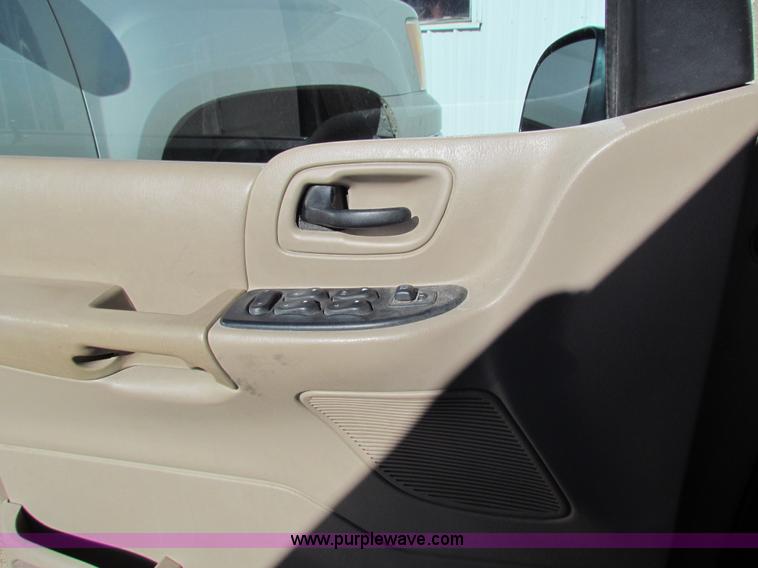 image for item H7304 1999 Ford Windstar LX van