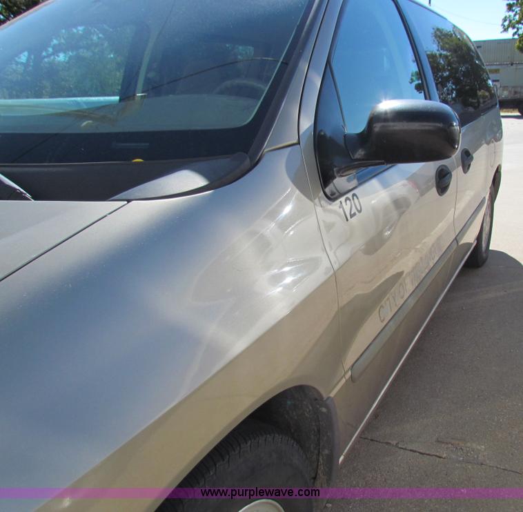 image for item H7304 1999 Ford Windstar LX van