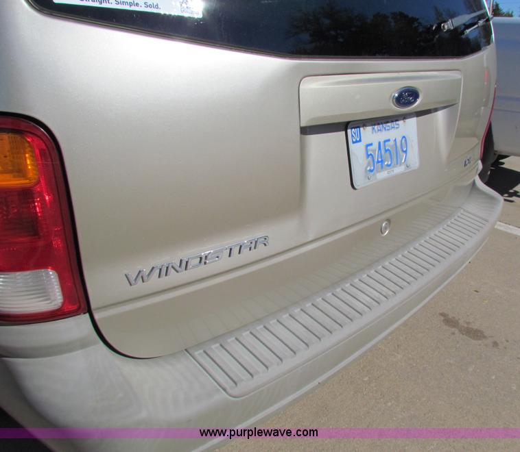 image for item H7304 1999 Ford Windstar LX van
