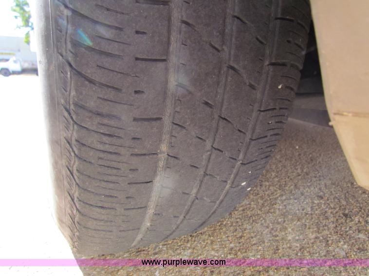 image for item H7304 1999 Ford Windstar LX van