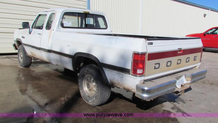 image for item H7305 1991 Dodge Ram 150 Club Cab pickup truck