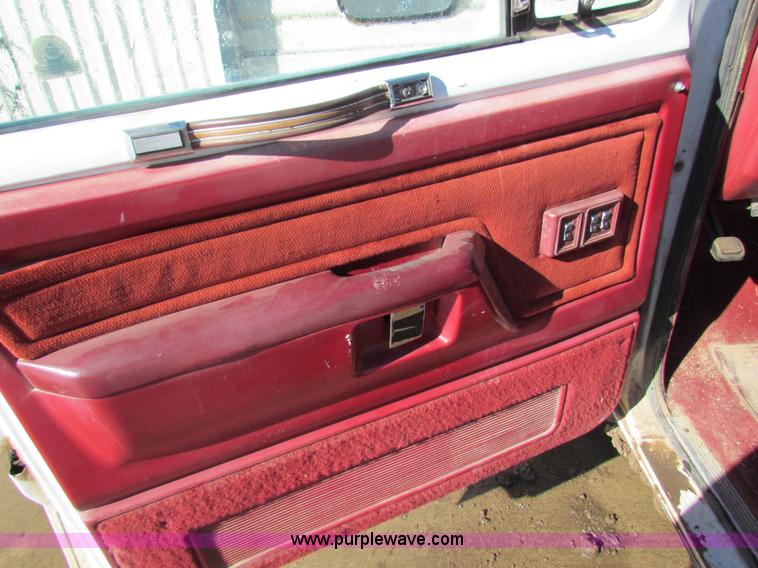 image for item H7305 1991 Dodge Ram 150 Club Cab pickup truck