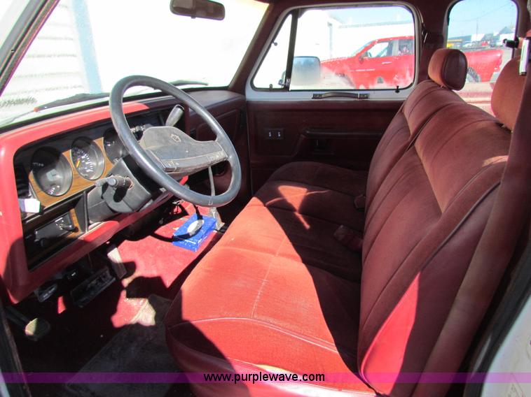 image for item H7305 1991 Dodge Ram 150 Club Cab pickup truck