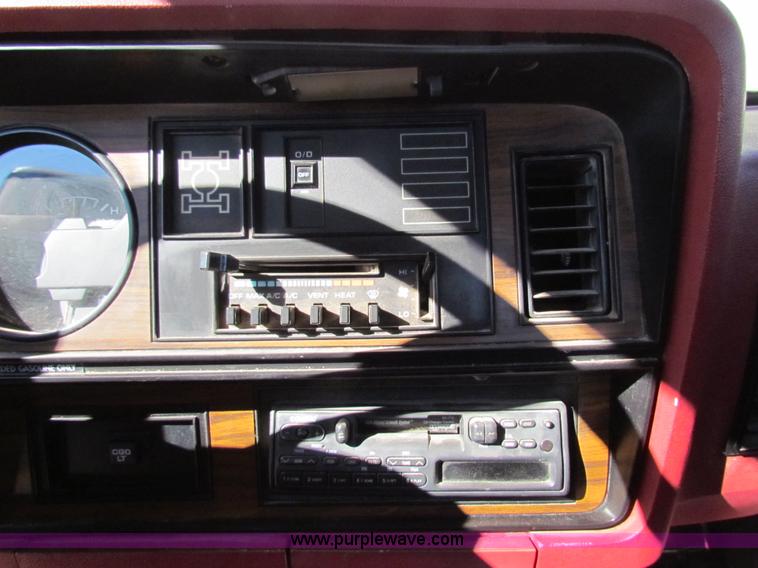 image for item H7305 1991 Dodge Ram 150 Club Cab pickup truck