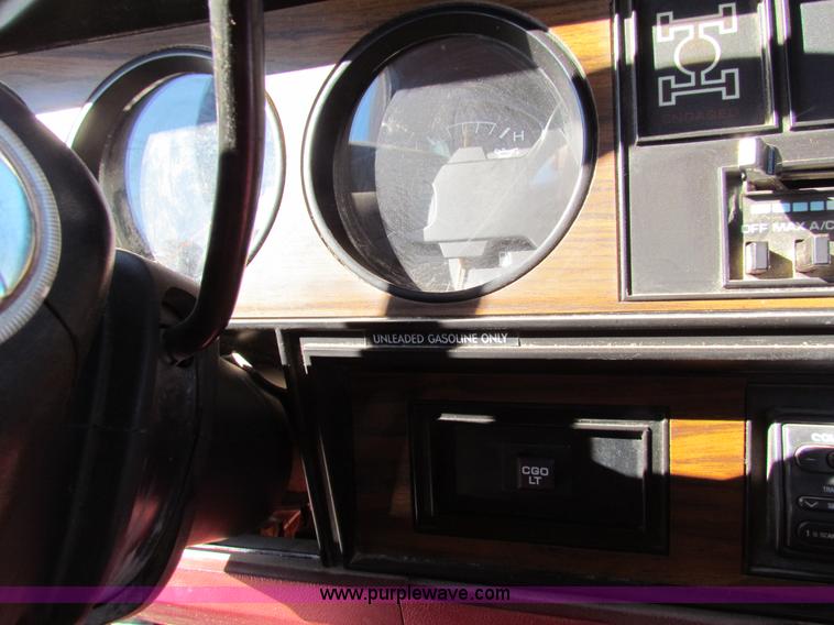 image for item H7305 1991 Dodge Ram 150 Club Cab pickup truck