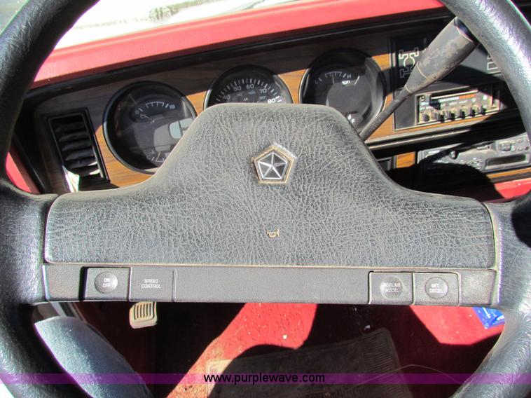 image for item H7305 1991 Dodge Ram 150 Club Cab pickup truck