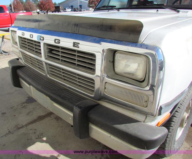 image for item H7305 1991 Dodge Ram 150 Club Cab pickup truck