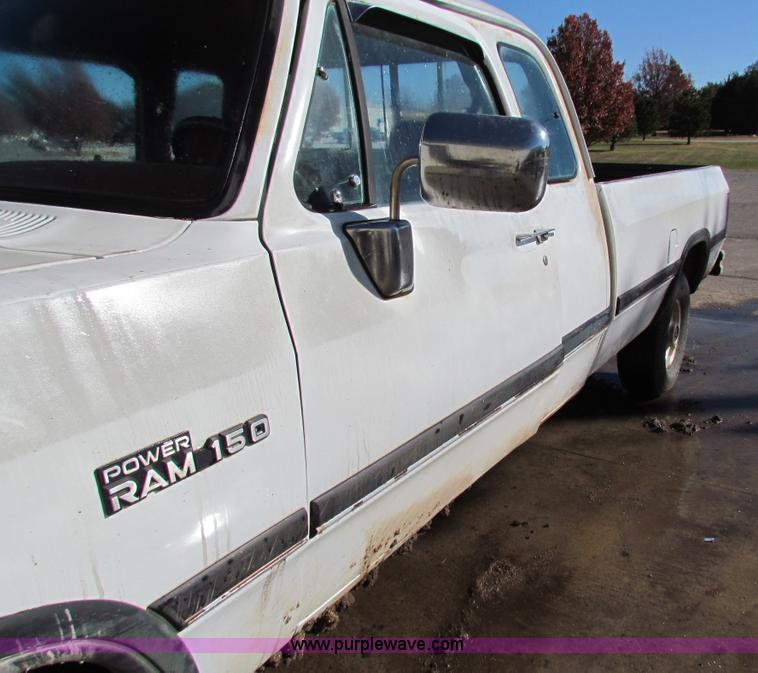 image for item H7305 1991 Dodge Ram 150 Club Cab pickup truck