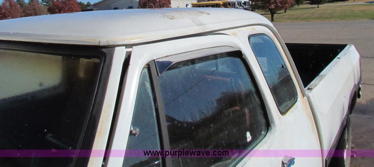 image for item H7305 1991 Dodge Ram 150 Club Cab pickup truck