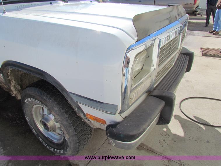 image for item H7305 1991 Dodge Ram 150 Club Cab pickup truck