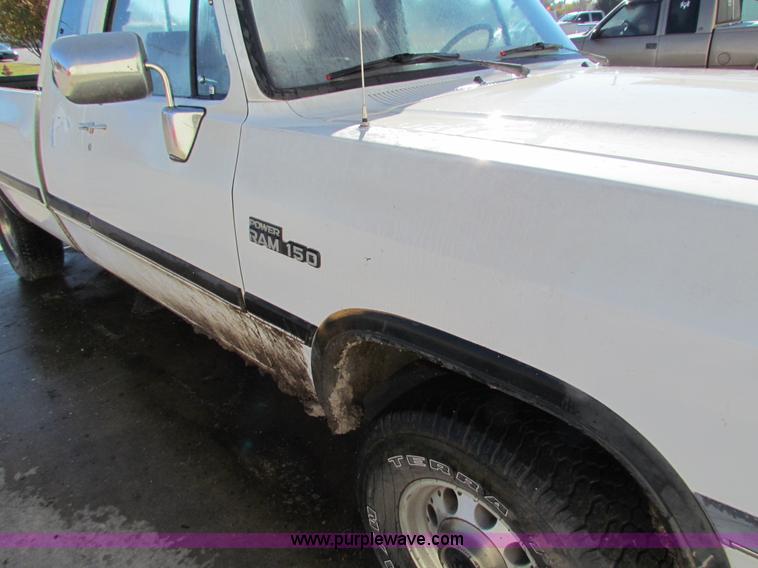 image for item H7305 1991 Dodge Ram 150 Club Cab pickup truck
