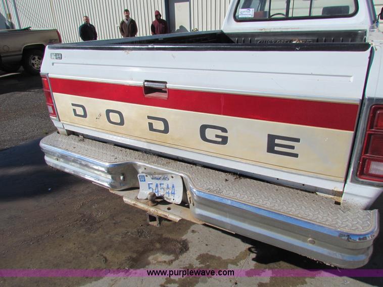 image for item H7305 1991 Dodge Ram 150 Club Cab pickup truck