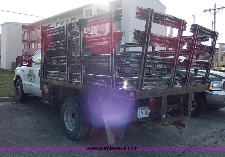 image for item H9523 1999 Ford F350 Super Duty flatbed truck