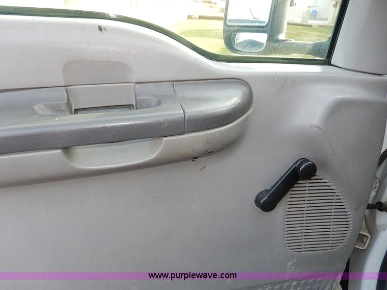 image for item H9523 1999 Ford F350 Super Duty flatbed truck