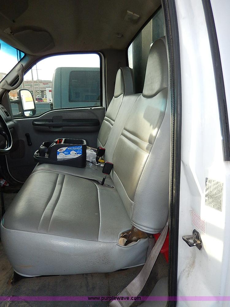 image for item H9523 1999 Ford F350 Super Duty flatbed truck