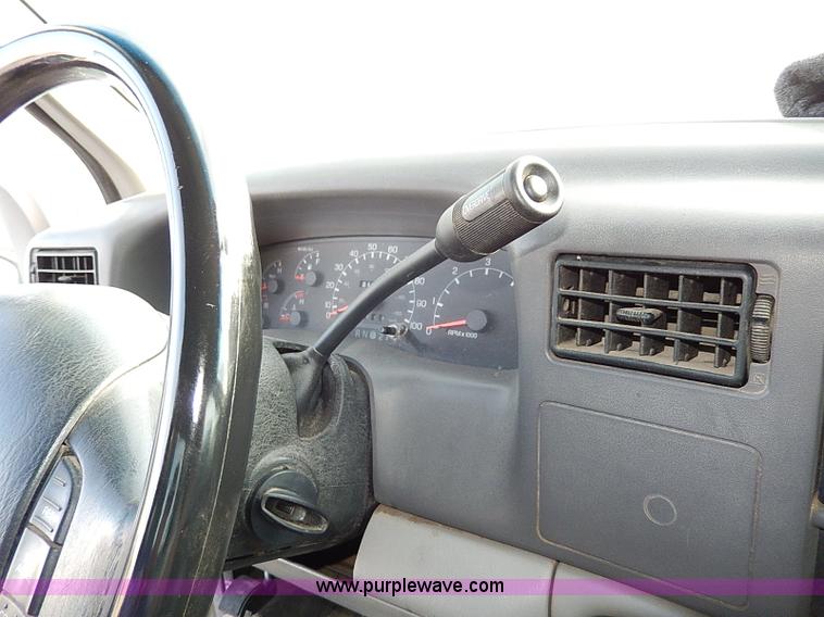 image for item H9523 1999 Ford F350 Super Duty flatbed truck