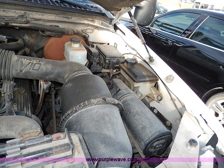 image for item H9523 1999 Ford F350 Super Duty flatbed truck