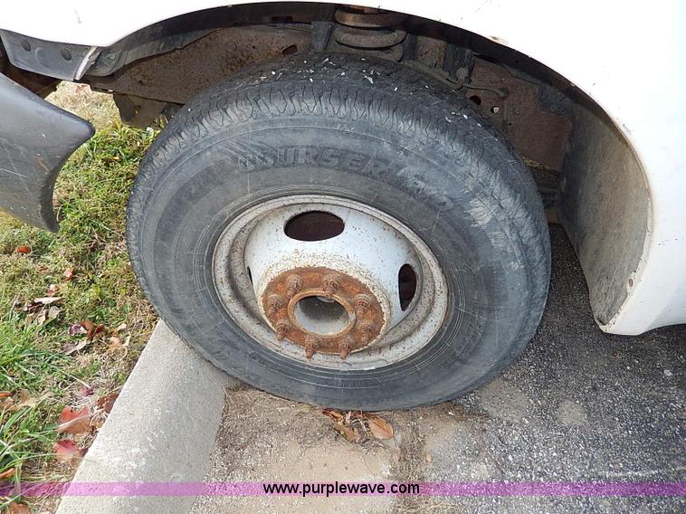 image for item H9523 1999 Ford F350 Super Duty flatbed truck