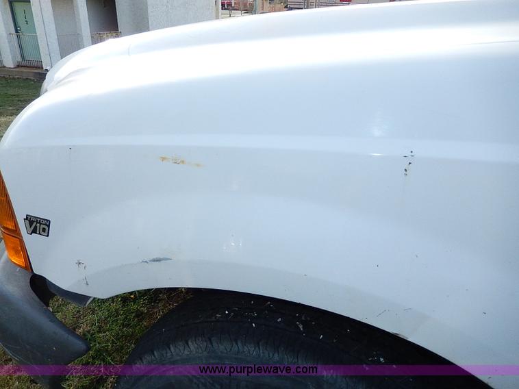 image for item H9523 1999 Ford F350 Super Duty flatbed truck