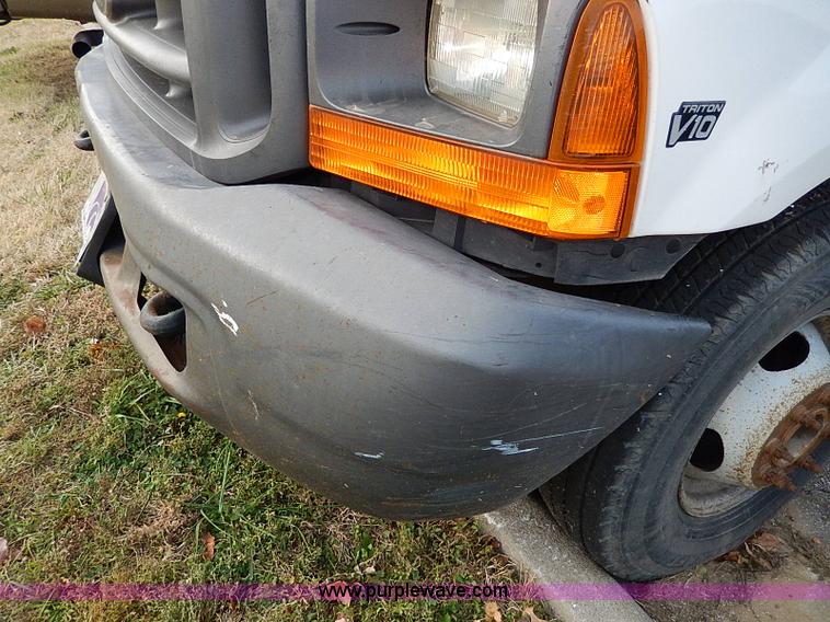 image for item H9523 1999 Ford F350 Super Duty flatbed truck