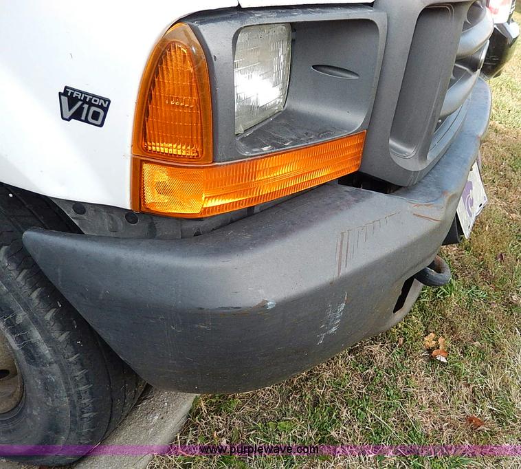 image for item H9523 1999 Ford F350 Super Duty flatbed truck