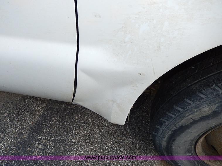 image for item H9523 1999 Ford F350 Super Duty flatbed truck