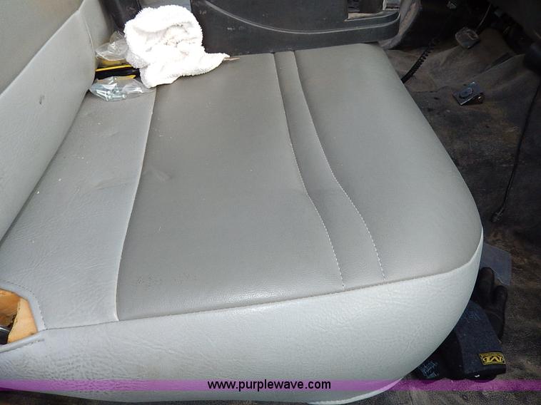 image for item H9523 1999 Ford F350 Super Duty flatbed truck