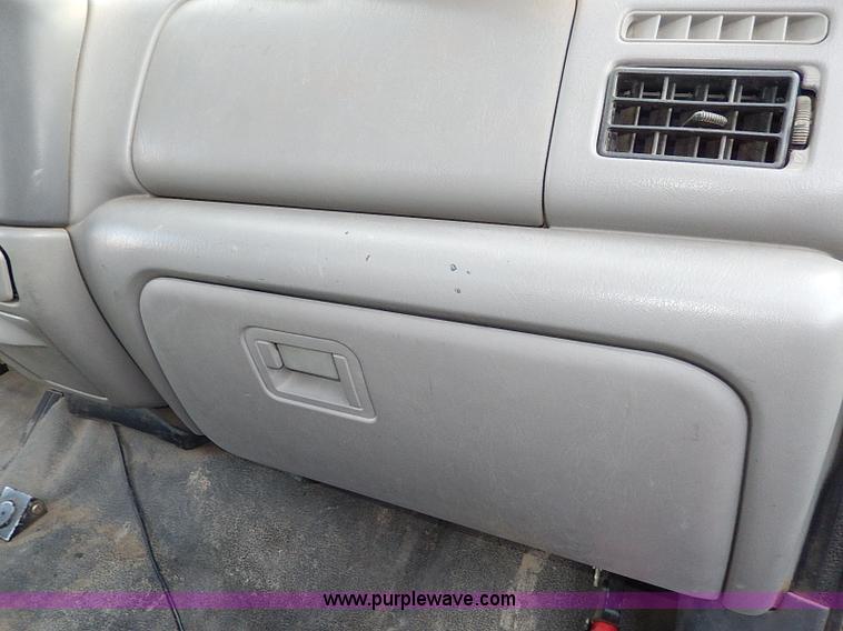 image for item H9523 1999 Ford F350 Super Duty flatbed truck