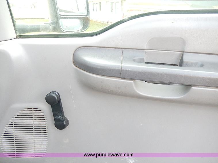 image for item H9523 1999 Ford F350 Super Duty flatbed truck