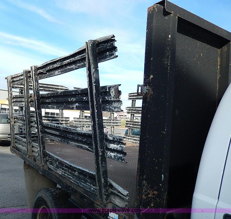 image for item H9523 1999 Ford F350 Super Duty flatbed truck