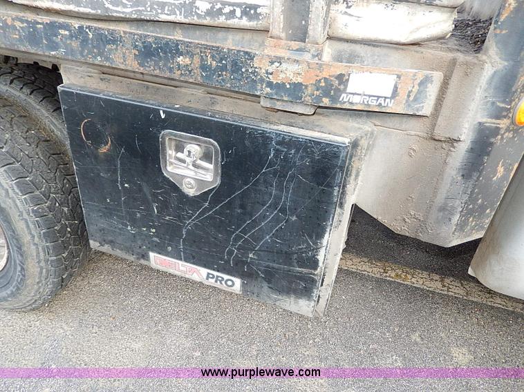 image for item H9523 1999 Ford F350 Super Duty flatbed truck