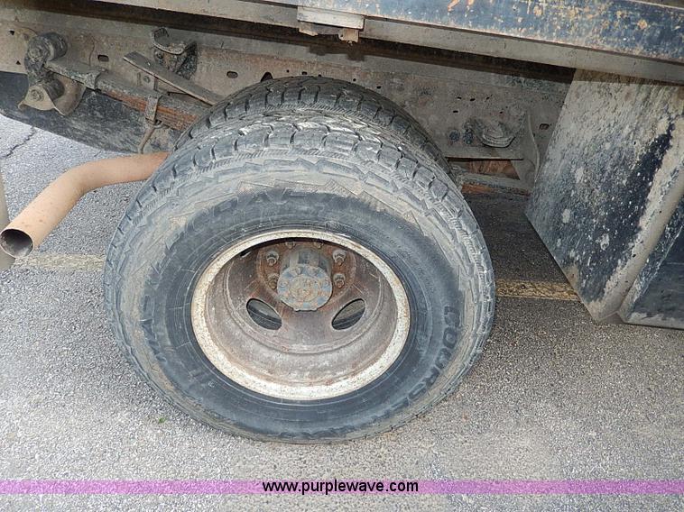 image for item H9523 1999 Ford F350 Super Duty flatbed truck