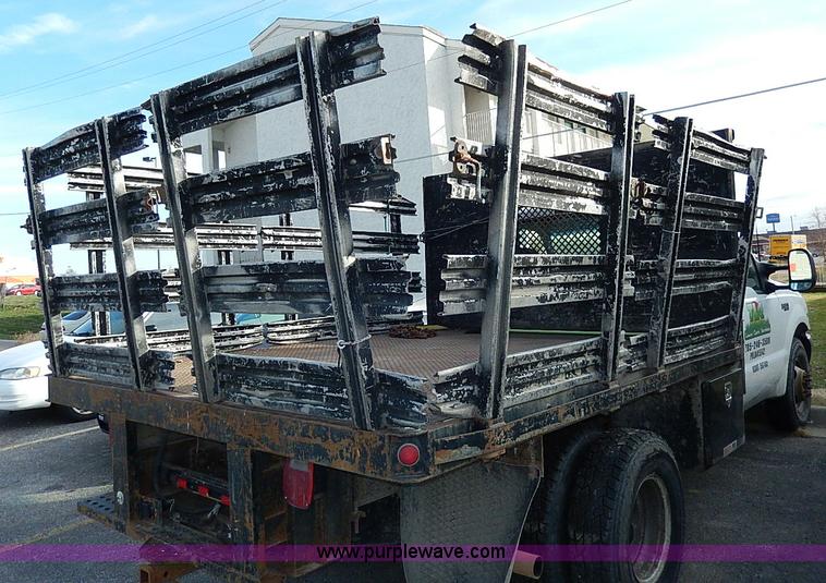 image for item H9523 1999 Ford F350 Super Duty flatbed truck