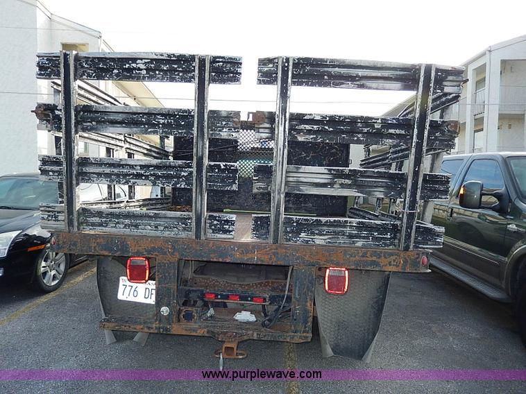 image for item H9523 1999 Ford F350 Super Duty flatbed truck