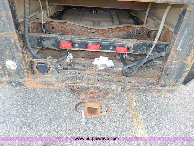 image for item H9523 1999 Ford F350 Super Duty flatbed truck