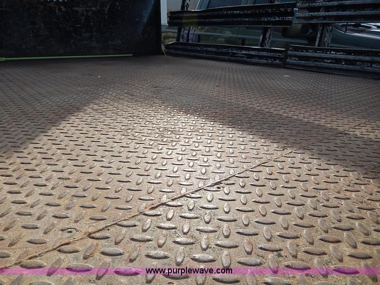 image for item H9523 1999 Ford F350 Super Duty flatbed truck