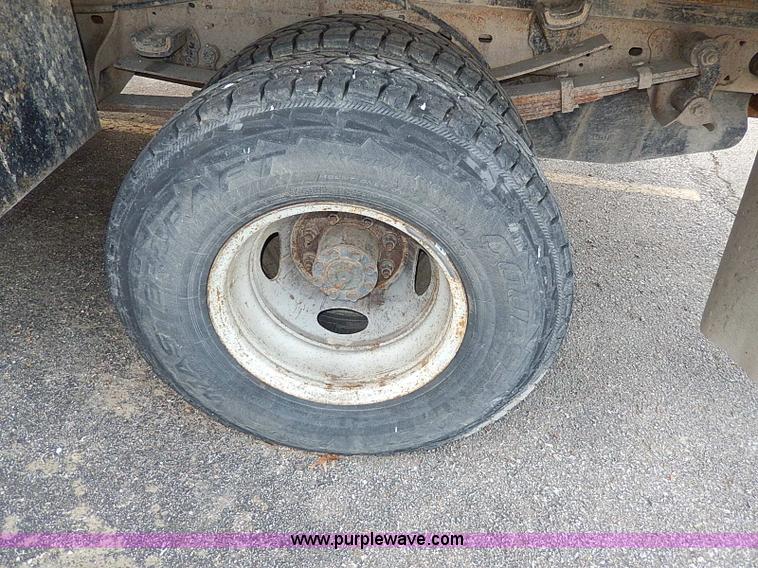 image for item H9523 1999 Ford F350 Super Duty flatbed truck