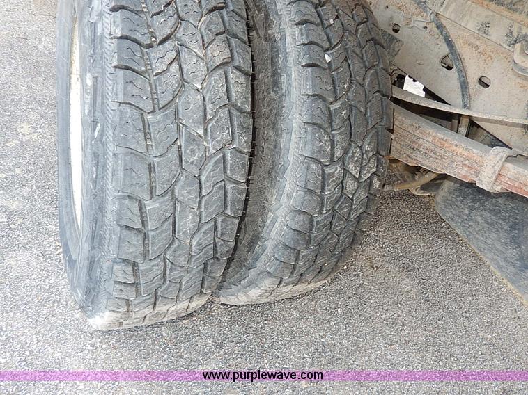 image for item H9523 1999 Ford F350 Super Duty flatbed truck