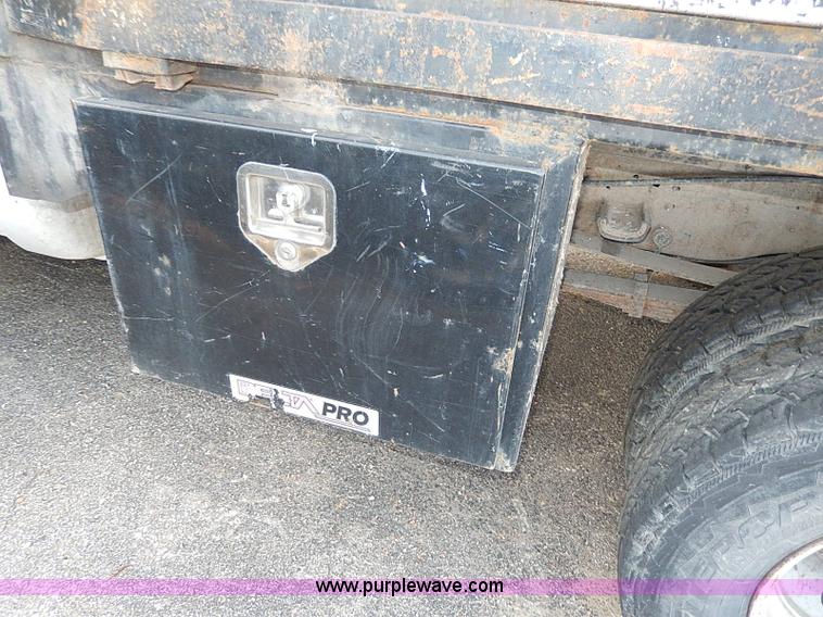 image for item H9523 1999 Ford F350 Super Duty flatbed truck