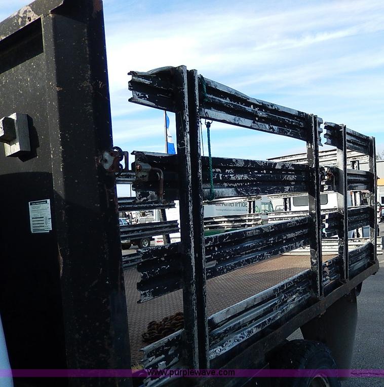 image for item H9523 1999 Ford F350 Super Duty flatbed truck