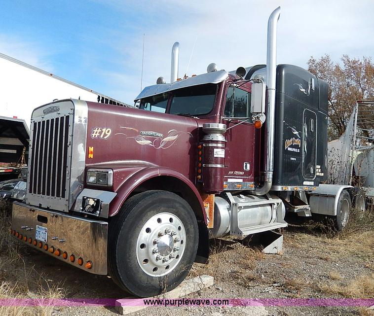 image for item H9538 1985 Freightliner FLC-64T semi truck