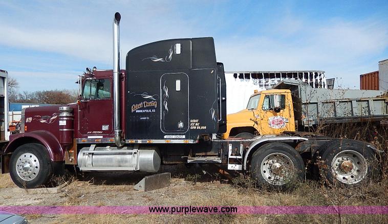 image for item H9538 1985 Freightliner FLC-64T semi truck