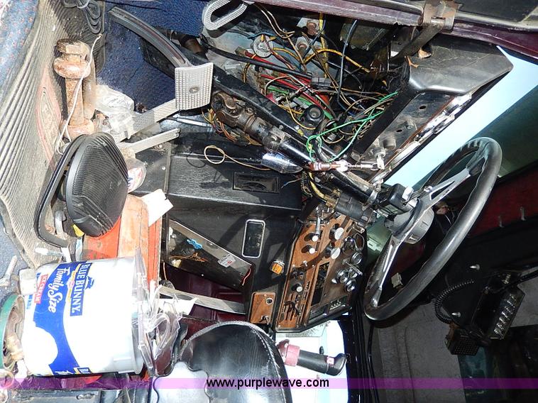 image for item H9538 1985 Freightliner FLC-64T semi truck