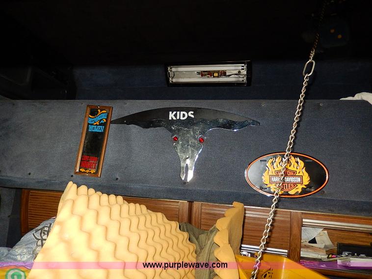 image for item H9538 1985 Freightliner FLC-64T semi truck