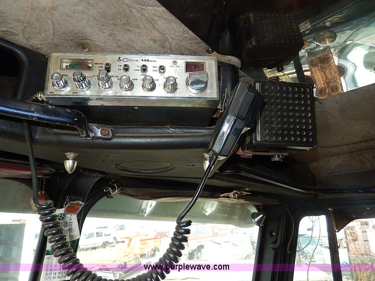 image for item H9538 1985 Freightliner FLC-64T semi truck