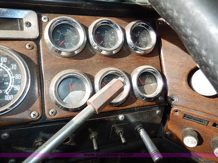 image for item H9538 1985 Freightliner FLC-64T semi truck