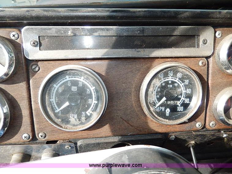 image for item H9538 1985 Freightliner FLC-64T semi truck